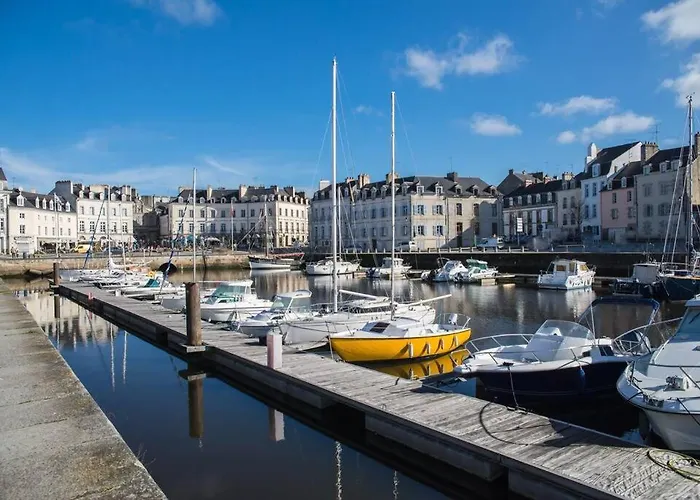 Au Centre De Vannes
