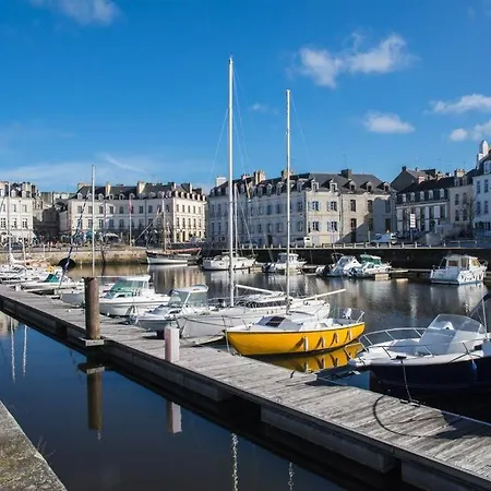Au Centre De Vannes Exterior photo